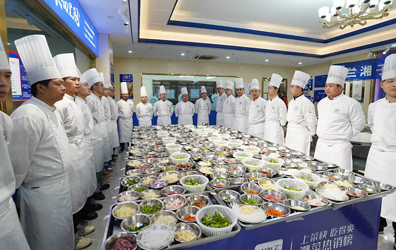 遵义市学厨师，首选新东方烹饪学校 专业技能与餐饮管理并重